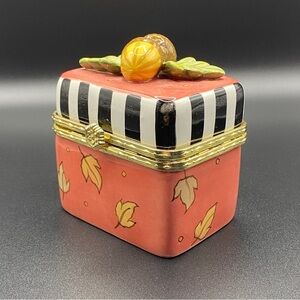 Trinket Box Porcelain EILEEN TRAMONTE Acorn & Fall Leaves
